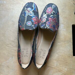 Naturalizer flats. Floral, silk design. Size 6 1/2